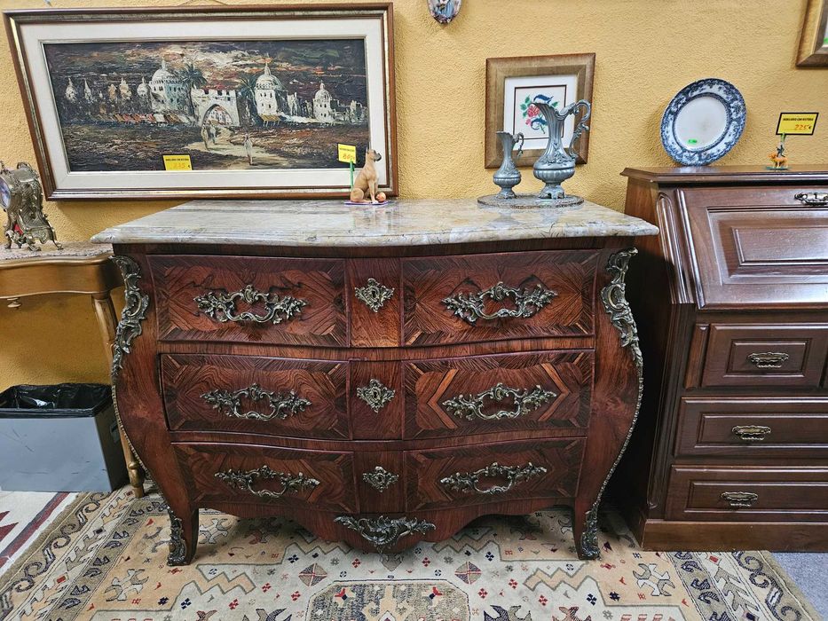 Imponente cómoda antiga estilo Luís XV - Bom estado geral