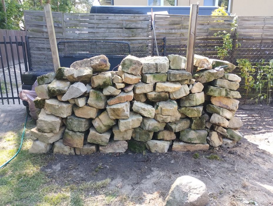 Piaskowiec bloczki ok 3 ton kamień ogrodowy