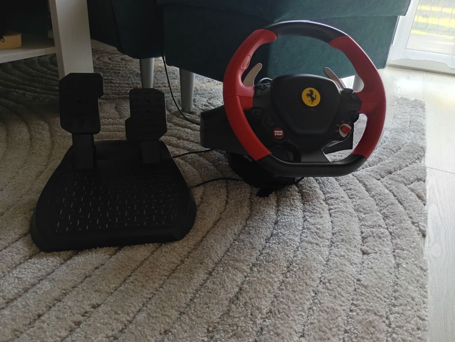 Kierownica thrustmaster ferrari 458 Spider z pedałami