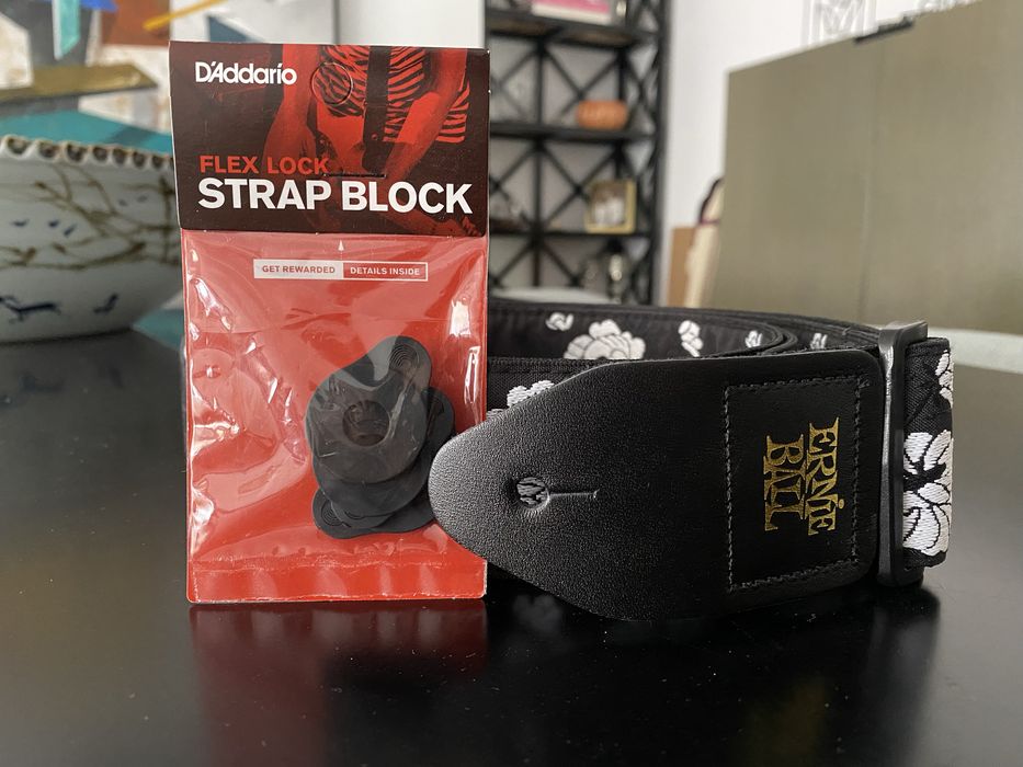 ernie ball guitar strap + strap block d’addario
