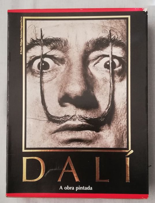 2 livros sobre a obra de Salvador Dali