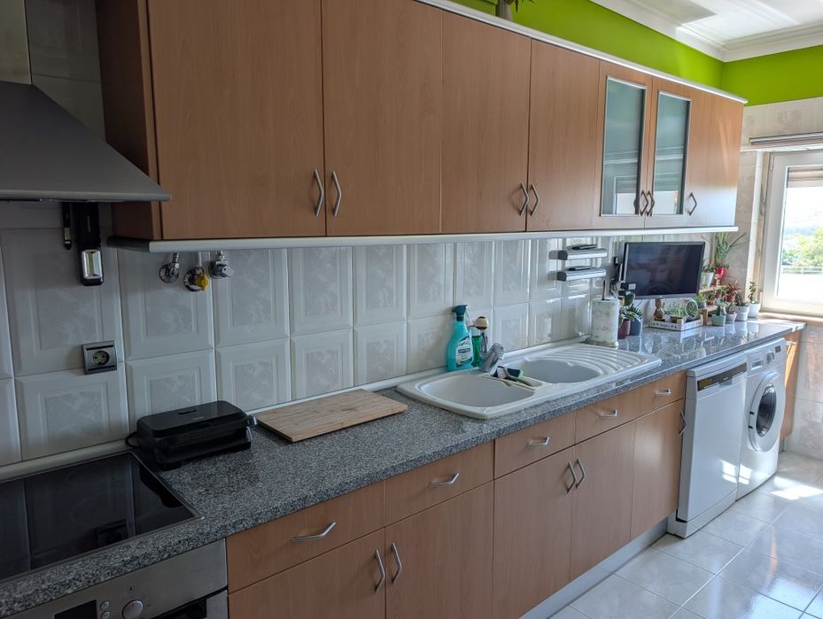 RESERVADA Cozinha completa em L com granito e eletrodomésticos Bosch – levantamento até 24/06