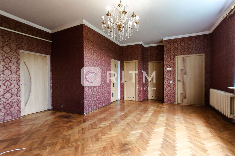 Ексклюзивний будинок садибного типу з розкішною територією с.Тарасове