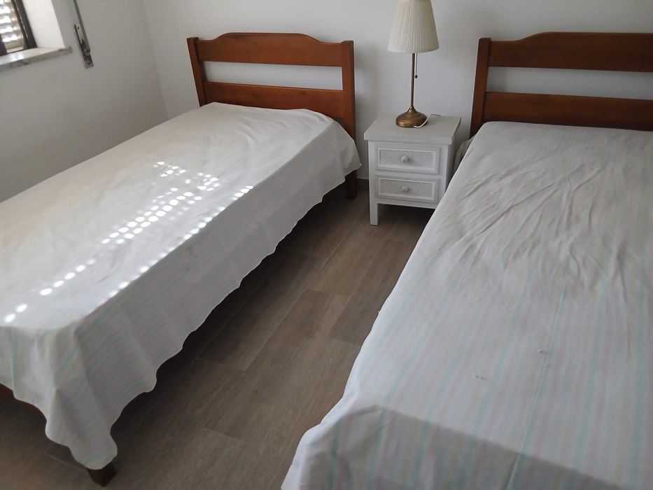 Aluga-se um quarto nas caldas da rainha