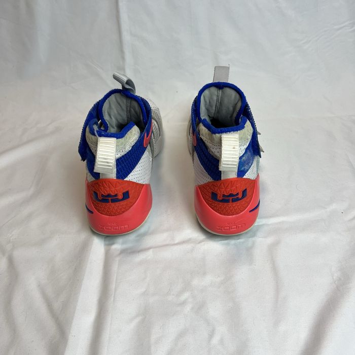 Баскетбольні кросівки Nike Lebron soldier 11