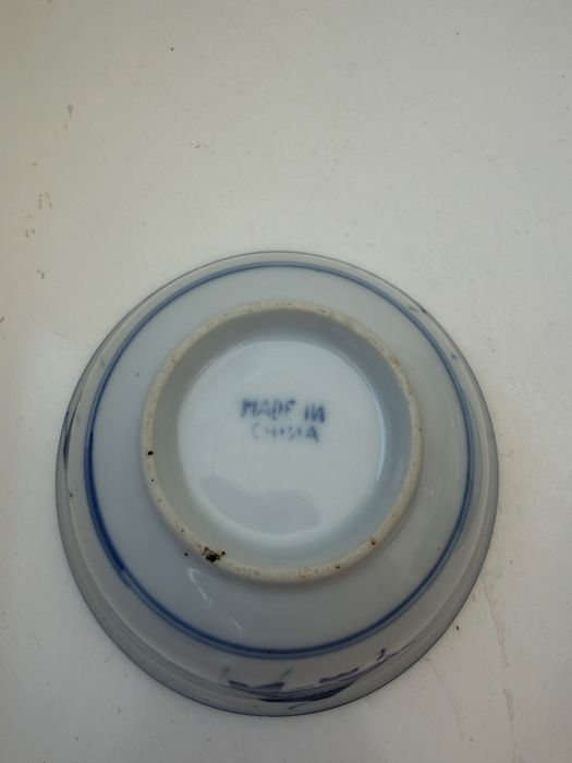 Taça de porcelana chinesa azul e branca antiga