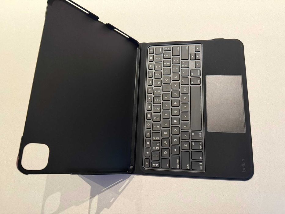Etui z klawiaturą Belkin Connect Everyday do iPad Pro 11 gen. 4/3/2/1 BDB Ideał