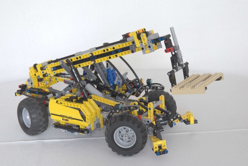 Lego Technic 8295 - Ładowarka Teleskopowa / Telescopic Handler