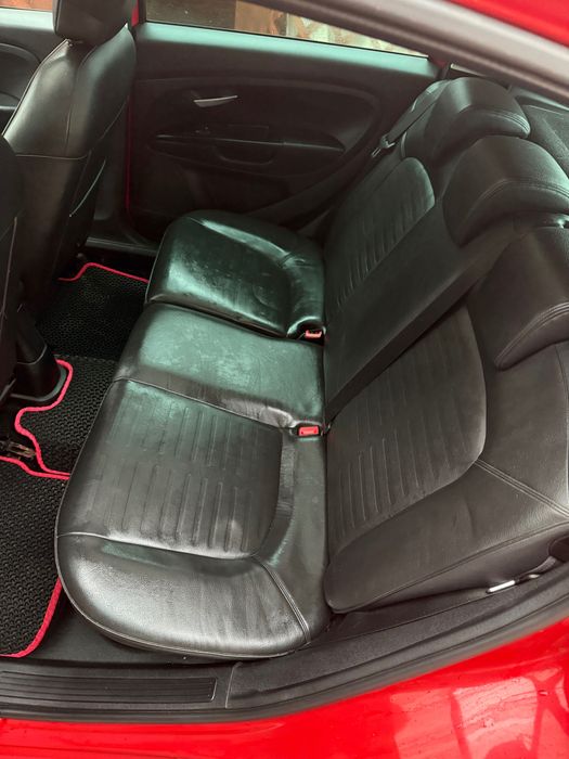 Машина Fiat Punto