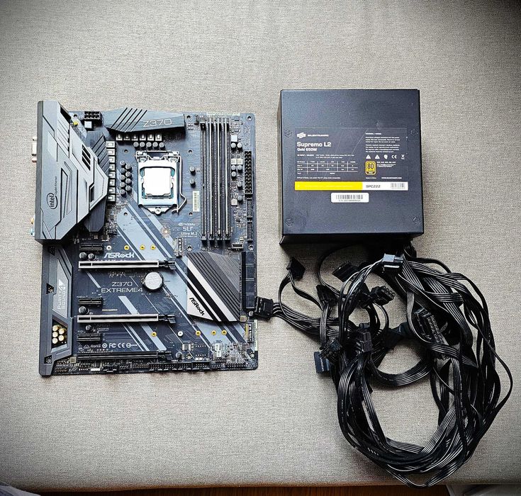 Intel i7-8700K + ASRock Z370 Extreme4 + 32GB RAM + 650W Gold | Gaming / OC |