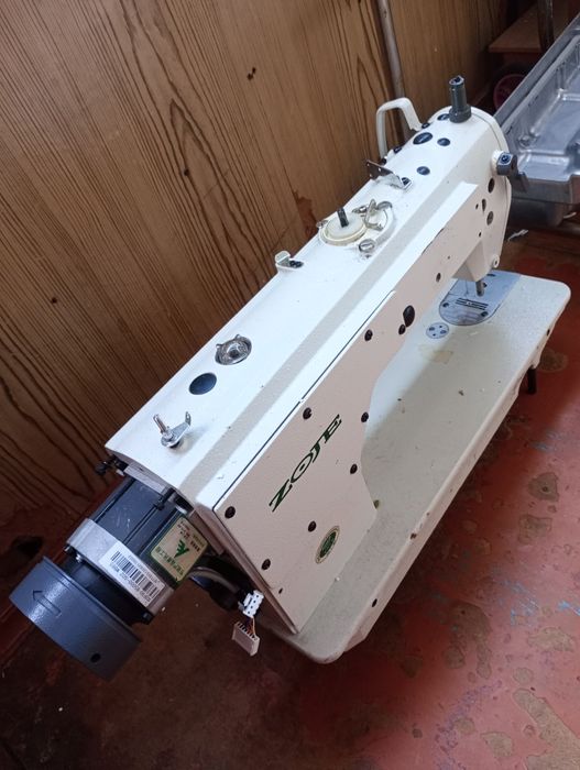 Швейна машинка Zoje