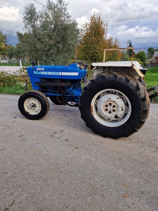 Tractor Ford 4100 com pá frontal