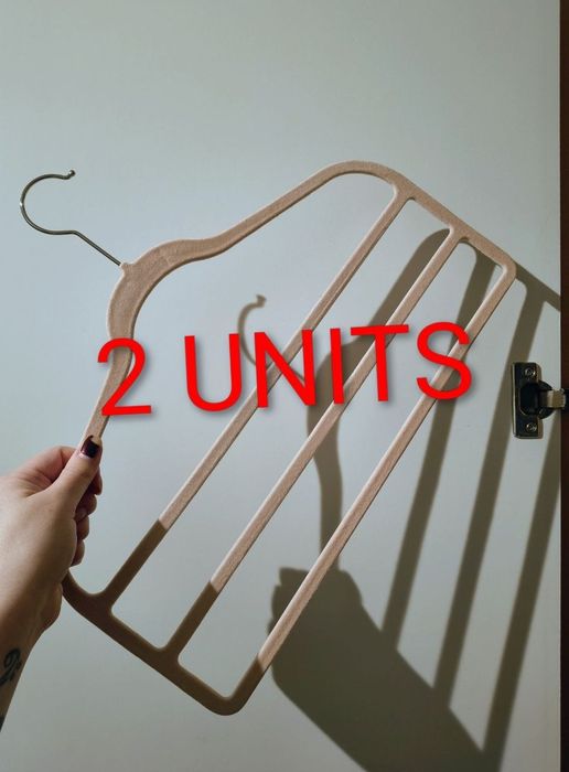 Conjuto cabide madera e plastico