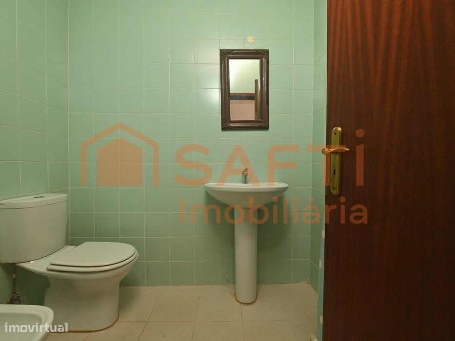 Loja com viabilidade de alteração para habitação - Póvoa de Santo A...