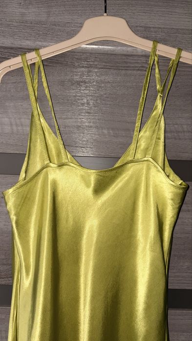 Сатинова сукня. Шовкова сукня у білизняному стилі.