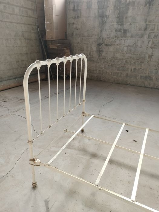 Cama de ferro branca