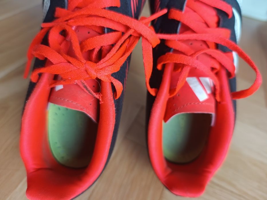 Adidas turfy żwirówki Predator Club 37.5