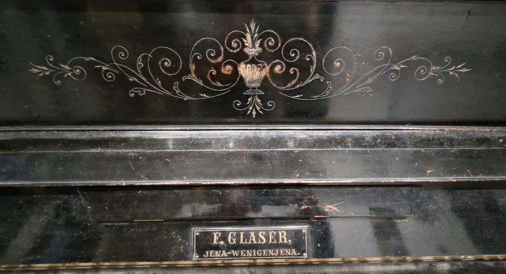 Pianino marki F. Glaser