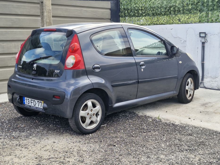 Peugeot 107 . Motor Toyota