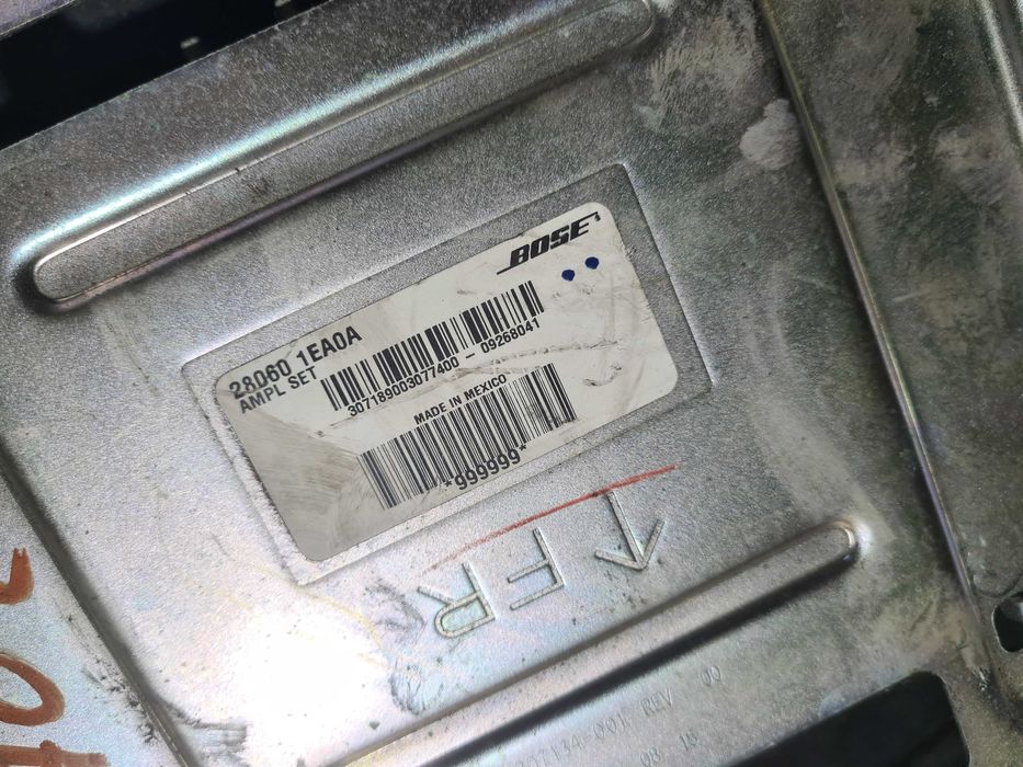 Nissan 370z wzmacniacz BOSE