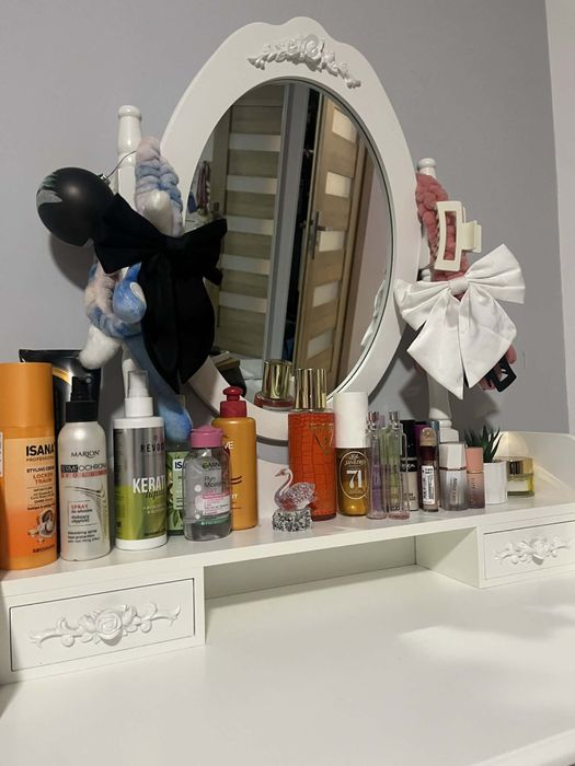 Toaletka biała + taboret