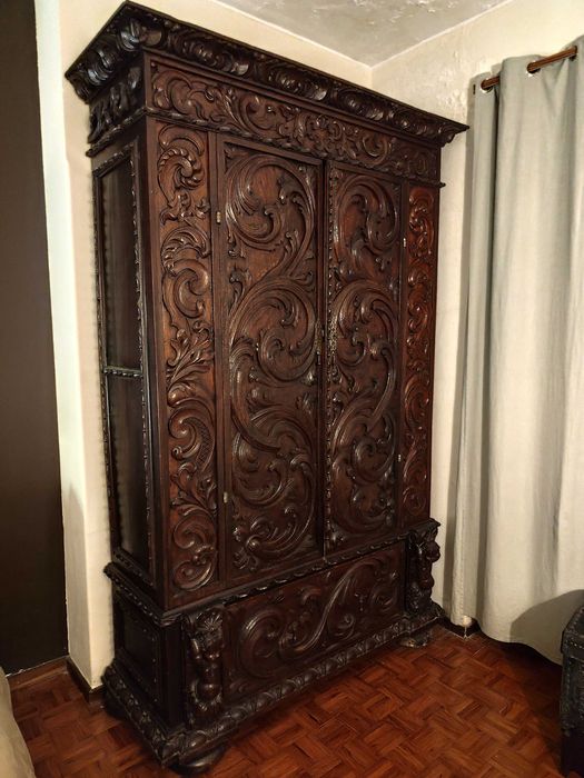 Guarda- fatos antigo restaurado