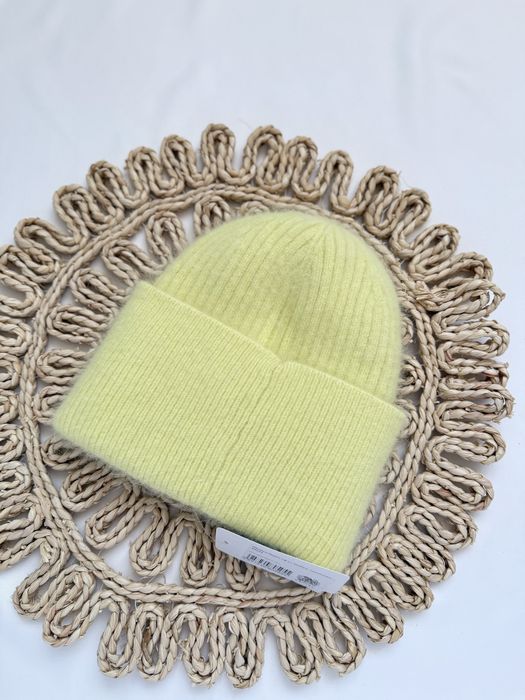 Żółta czapka 60% angora HIT