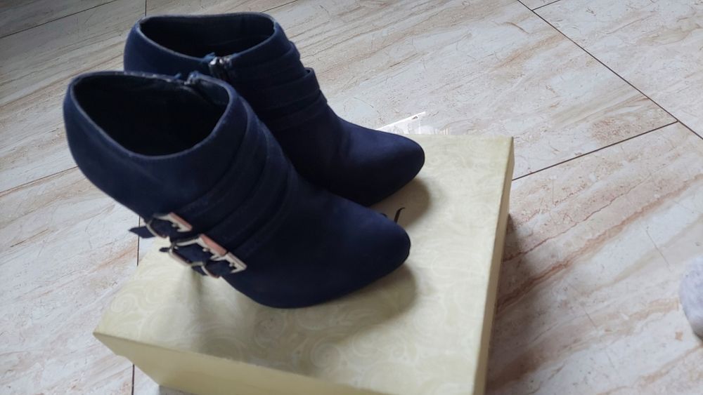 Sprzedam botki rozmiar 37