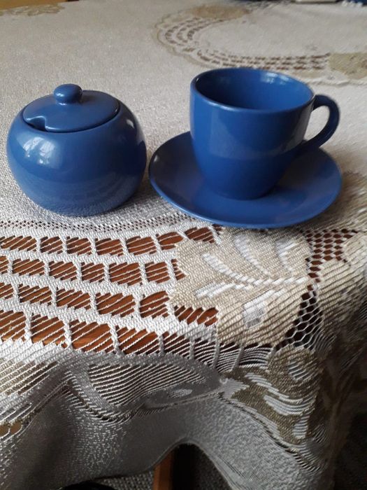 Filiżanki, talerzyki komplet x 6 sztuk + cukiernica