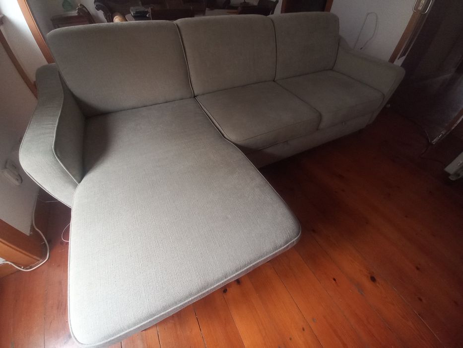 Sofá Conforama verde com 5 anos e pouco uso