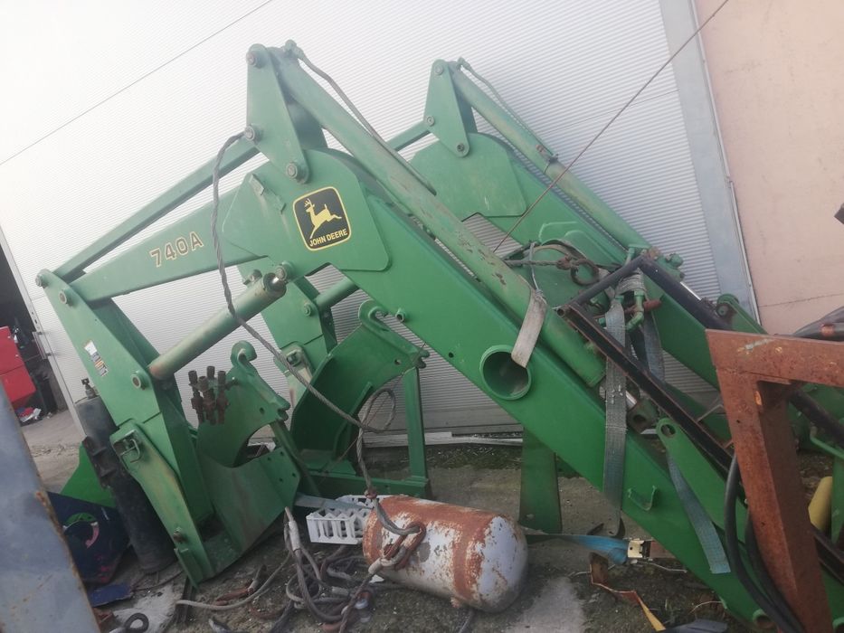 Tur John Deere 740A