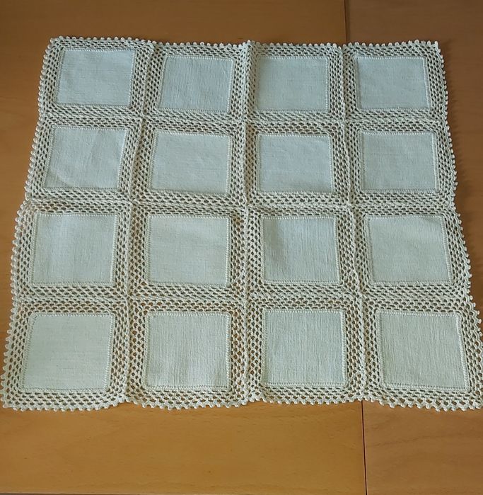 Cesto em vime mais pano.