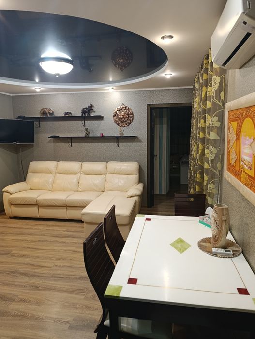 Срочная продажа стильной 2к квартиры на  пр.Героев Украины.