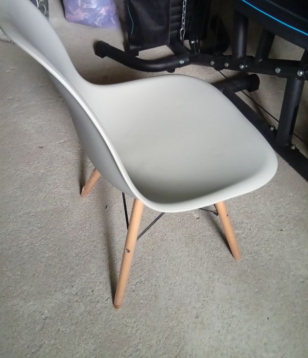 Cadeiras de sala ou jantar.