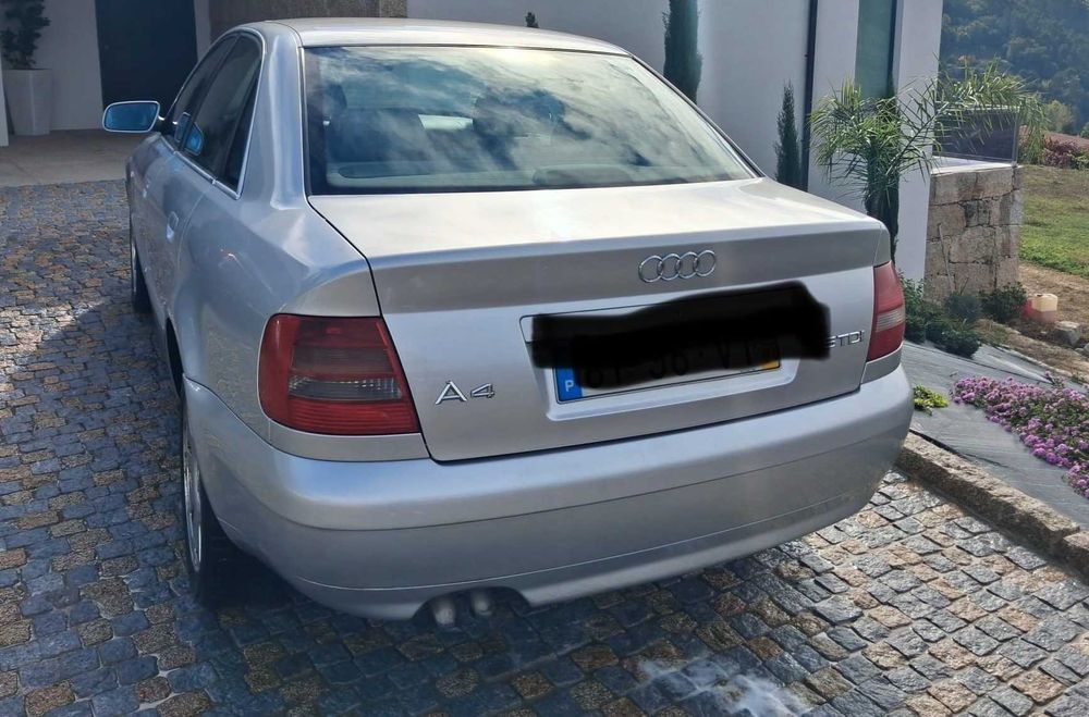 Audi A4 2.5 TD V6 150 cv