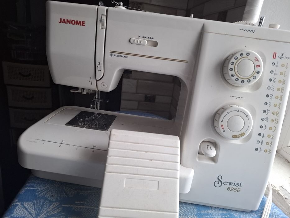 Швейная машина janome