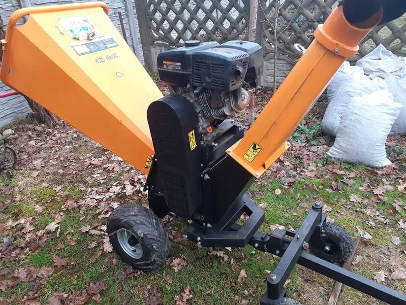 Rębak/Rozdrabniacz do gałęzi razem z przyczepką WYNAJEM