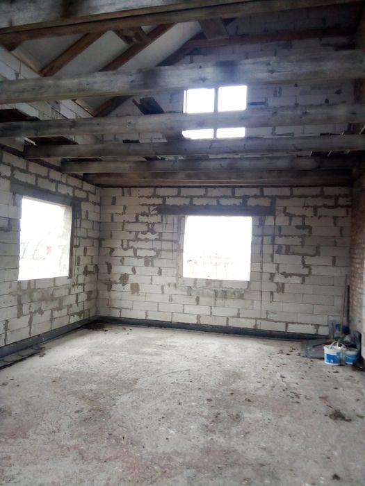 Продаж двохповерхового будинку.