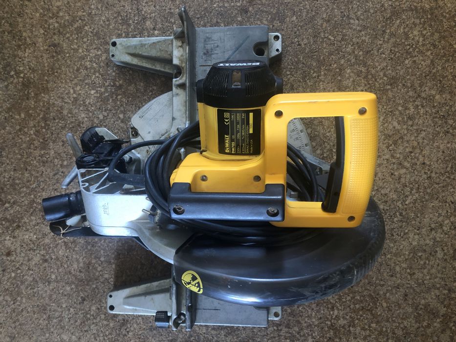 Serra Circular c/Esquadria DeWalt