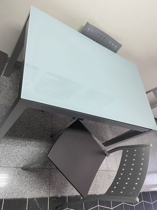 Mesa de cozinha com 4 cadeiras