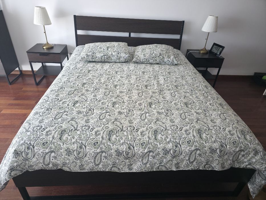 Cama de casal mobília