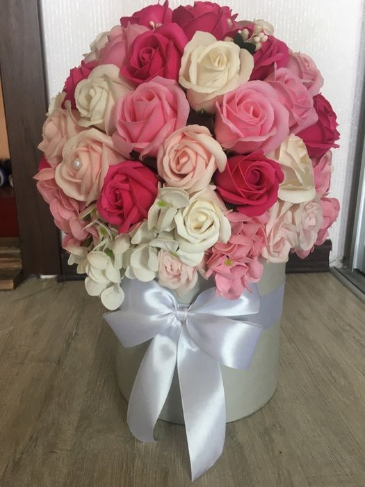 Мыльные розы и гортензия