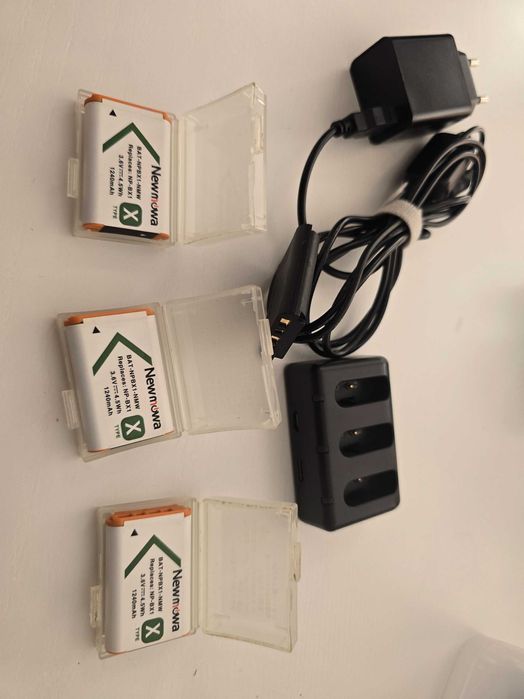 Sony ZV1 + Ulanzi Lens + Cage + Dummy Battery + 3 Batteries + Tripod63825533830785124