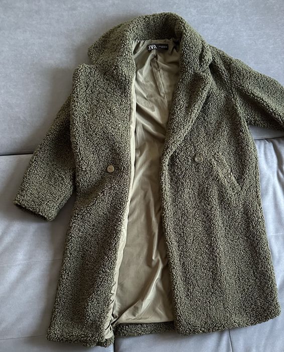 Пальто Zara  тедді демісезонне оливкого кольору розмір S