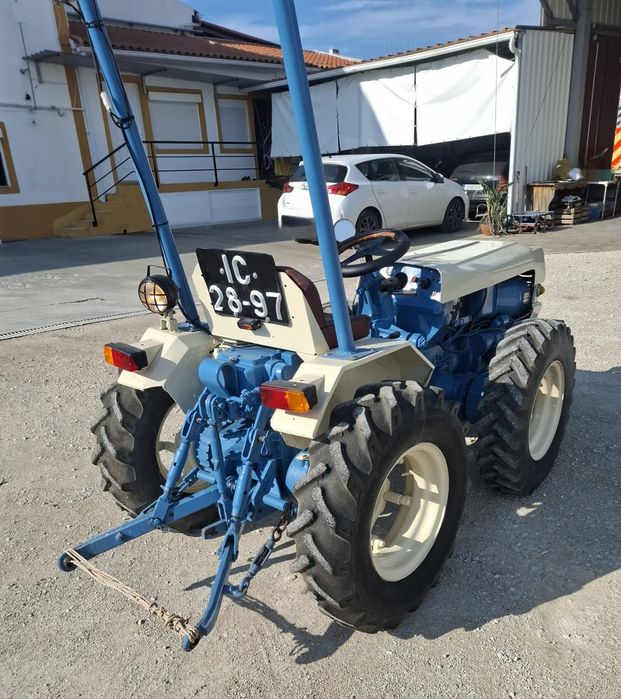 Trator PGS Com várias Alfaias