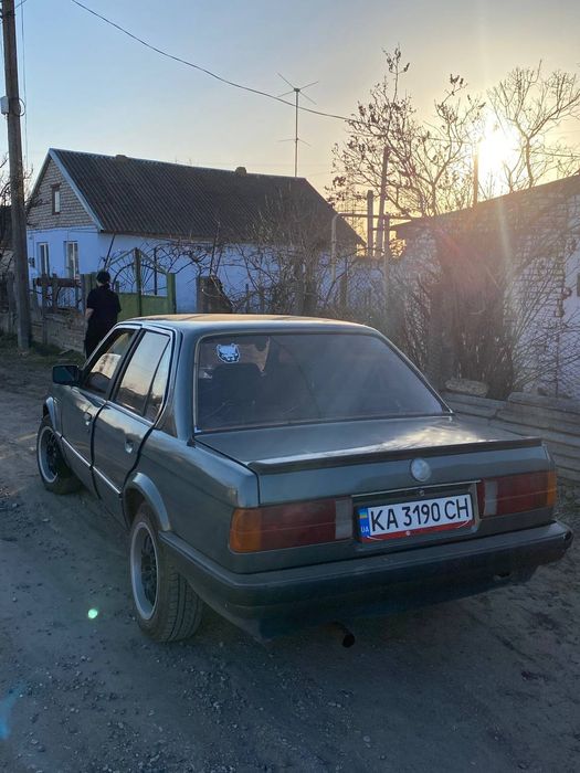 BMW e30 1.8 бензин