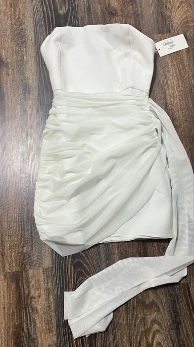 Вечірня сукня.