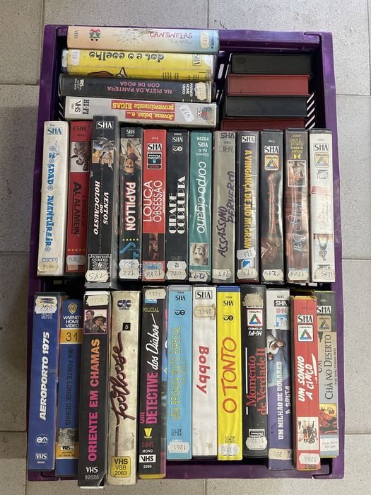 Cassetes VHS em caixa