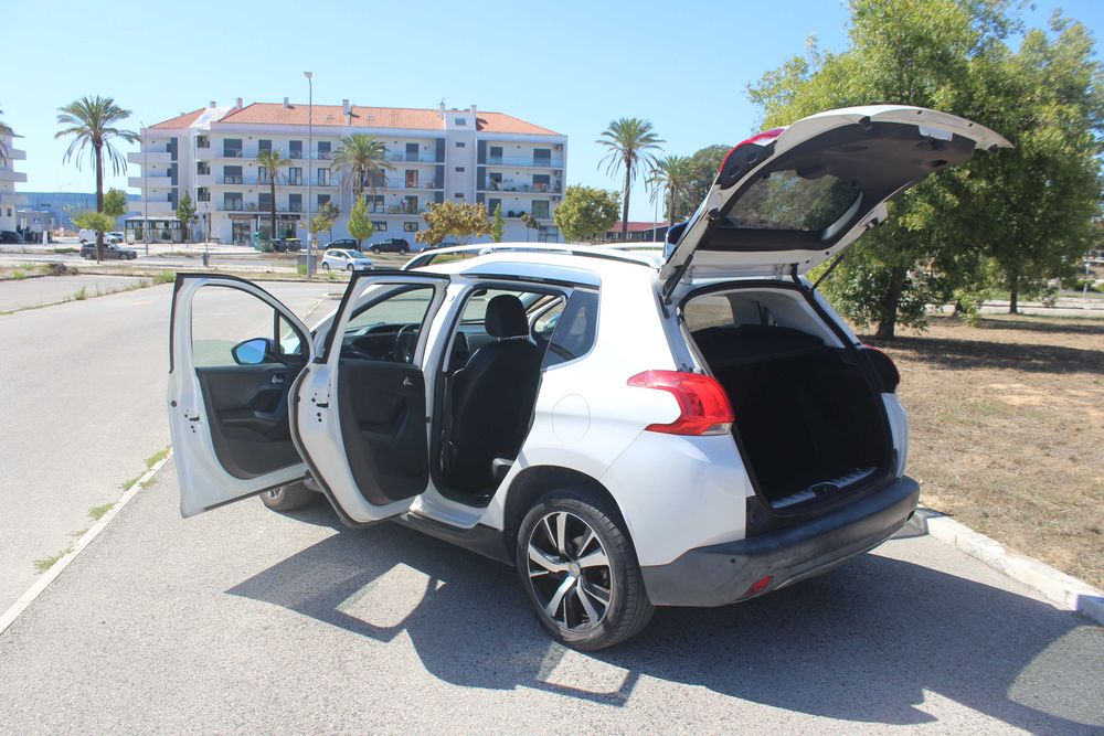 Peugeot 2008 1.6 HDI Allure com Teto Panorâmico