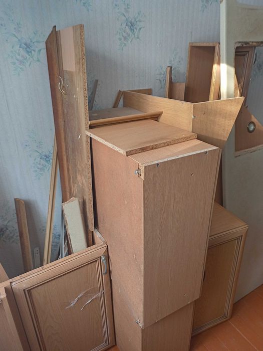 Продам кухню б/в з робочою витяжкою, гранітною мийкою, освітленням